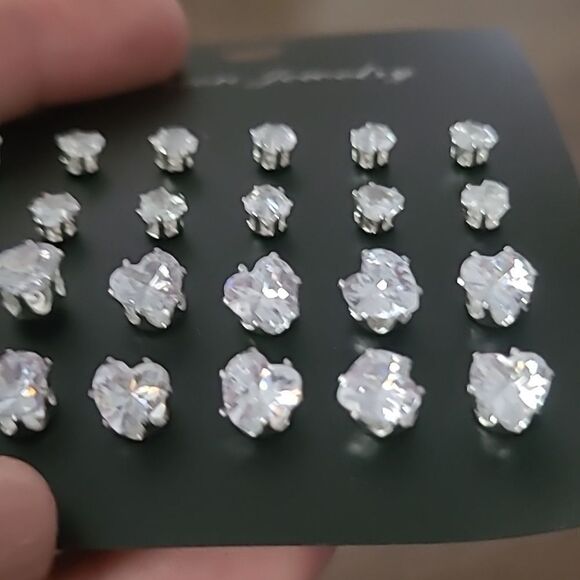 💲1️⃣0️⃣ Bundled Heart Shaped Stud Zirconia Prong Earring set of 12 pairs Silver - Picture 3 of 7
